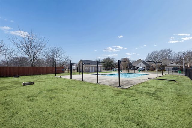 1815 Vallana Drive, Gainesville, TX 76240