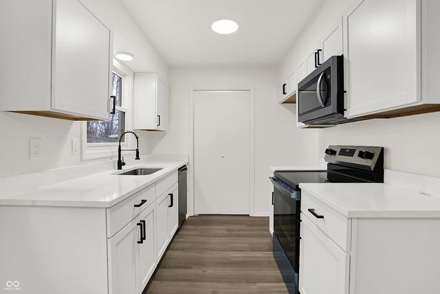 401 W Iroquois Drive, Ellettsville, IN 47429