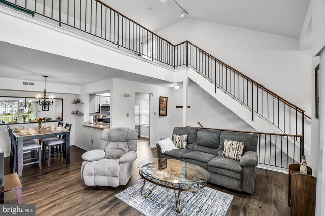 404-B SAXONY DR, Mount Laurel, NJ 08054