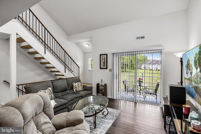 404-B SAXONY DR, Mount Laurel, NJ 08054