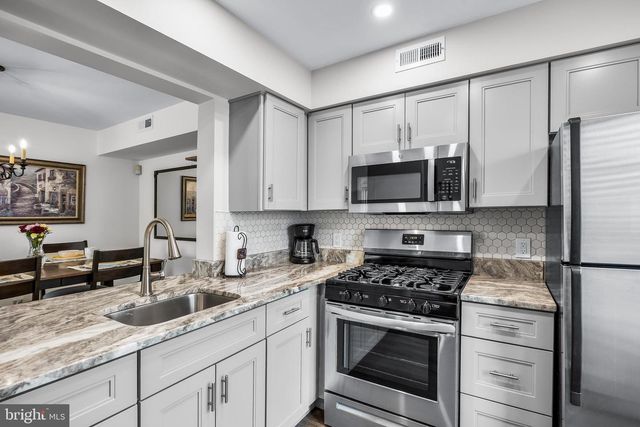 404-B SAXONY DR, Mount Laurel, NJ 08054
