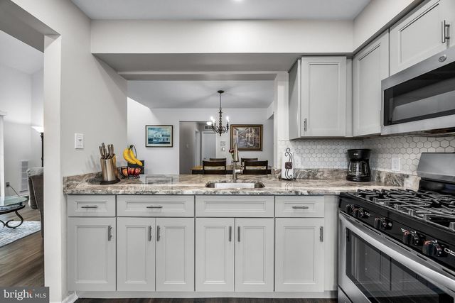 404-B SAXONY DR, Mount Laurel, NJ 08054