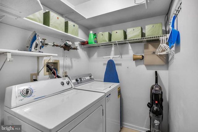 404-B SAXONY DR, Mount Laurel, NJ 08054