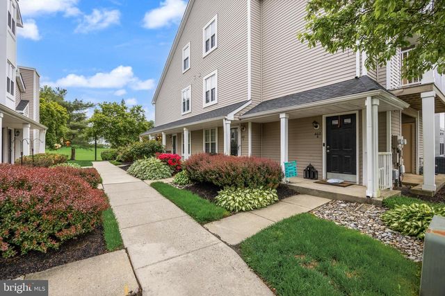 404-B SAXONY DR, Mount Laurel, NJ 08054