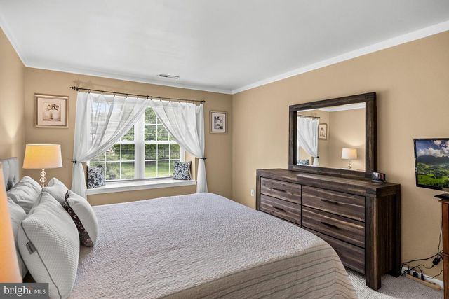 404-B SAXONY DR, Mount Laurel, NJ 08054