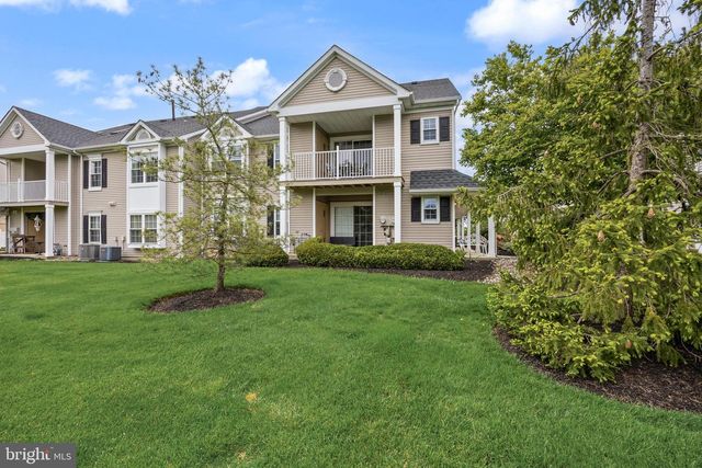 404-B SAXONY DR, Mount Laurel, NJ 08054
