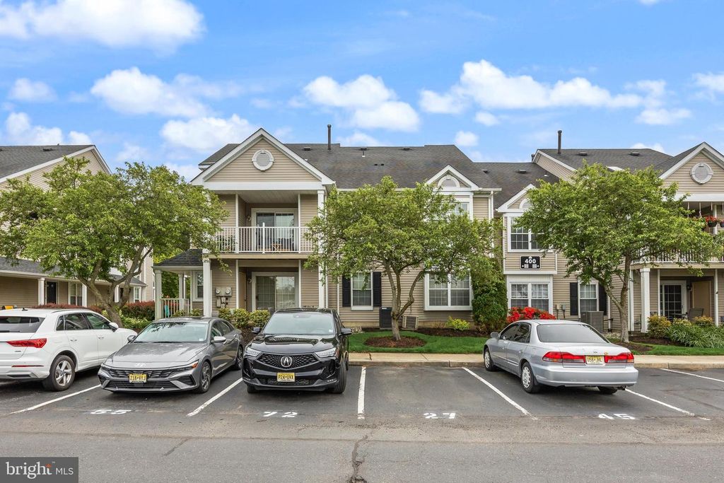404-B SAXONY DR, Mount Laurel, NJ 08054
