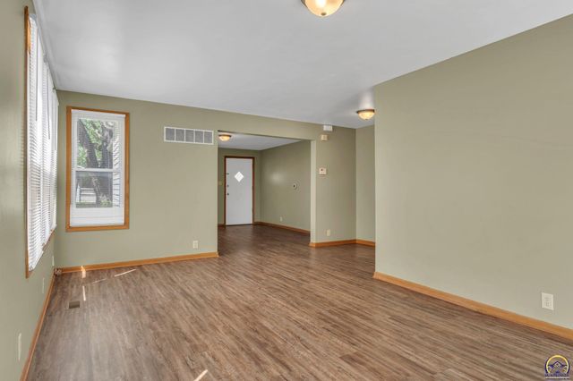 400 SW Lindenwood AVE, Topeka, KS 66606