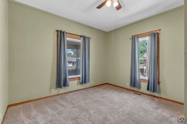 400 SW Lindenwood AVE, Topeka, KS 66606