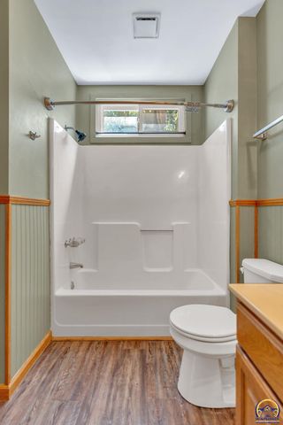 400 SW Lindenwood AVE, Topeka, KS 66606