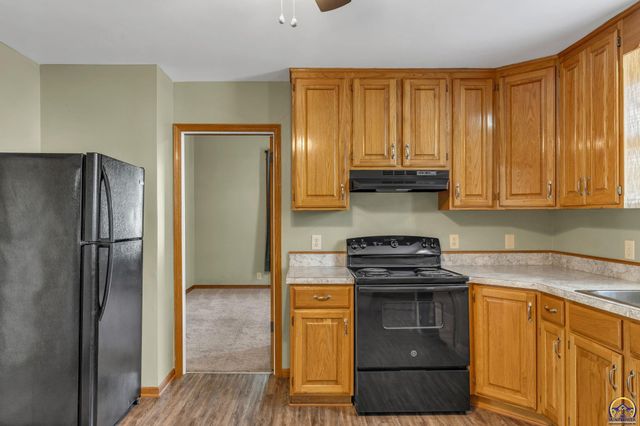 400 SW Lindenwood AVE, Topeka, KS 66606