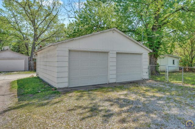 400 SW Lindenwood AVE, Topeka, KS 66606