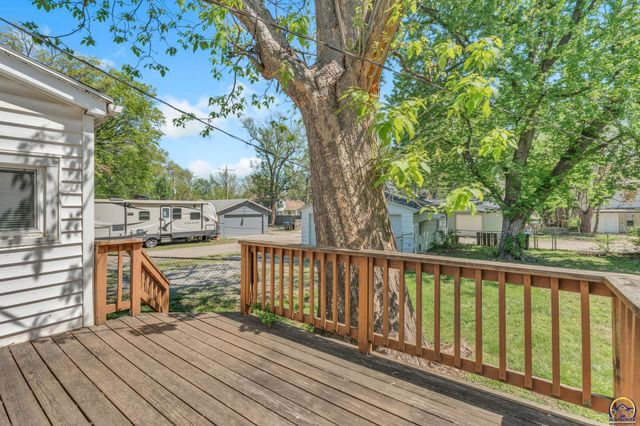 400 SW Lindenwood AVE, Topeka, KS 66606