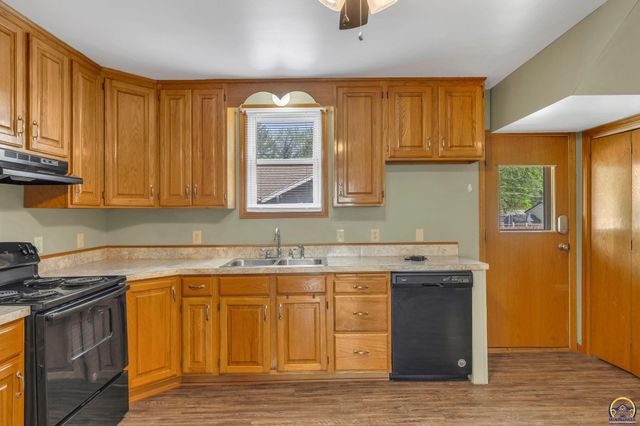 400 SW Lindenwood AVE, Topeka, KS 66606