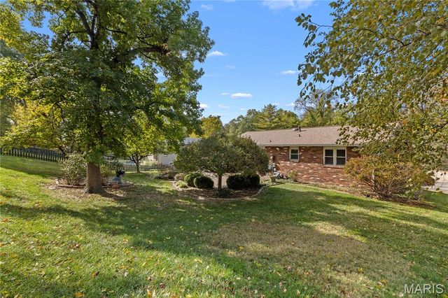 63 Glendale Drive, Glen Carbon, IL 62034