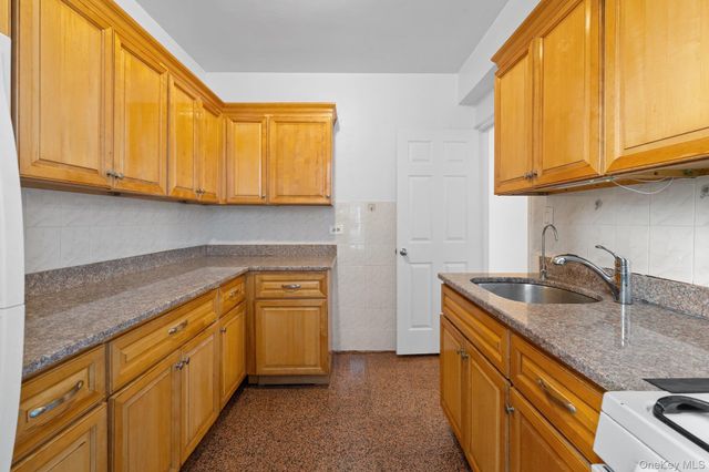 114-06 Queens Blvd D9, Forest Hills, NY 11375
