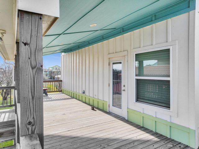 963 Verdia W, Crystal Beach, TX 77650