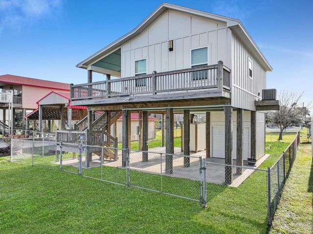 963 Verdia W, Crystal Beach, TX 77650