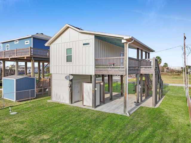 963 Verdia W, Crystal Beach, TX 77650