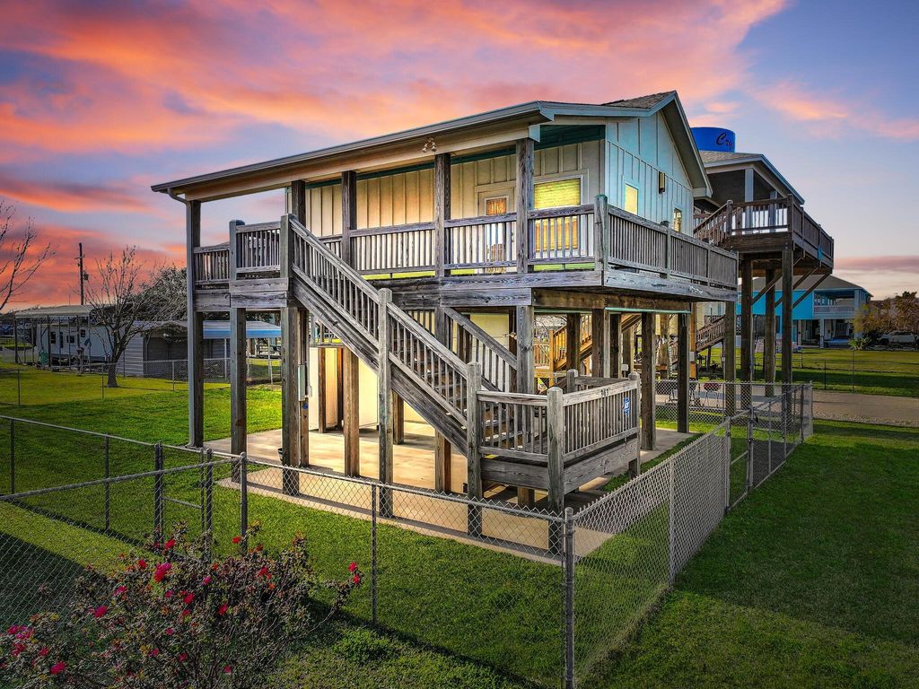 963 Verdia W, Crystal Beach, TX 77650