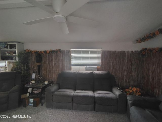 109 ARROWHEAD Drive, Interlachen, FL 32148