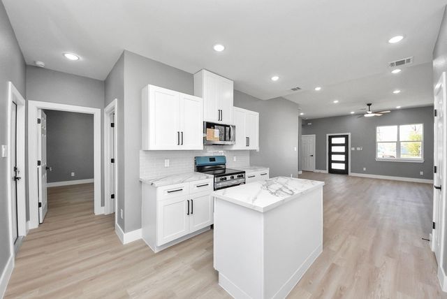 17121 Spindle Oaks Drive, Conroe, TX 77385