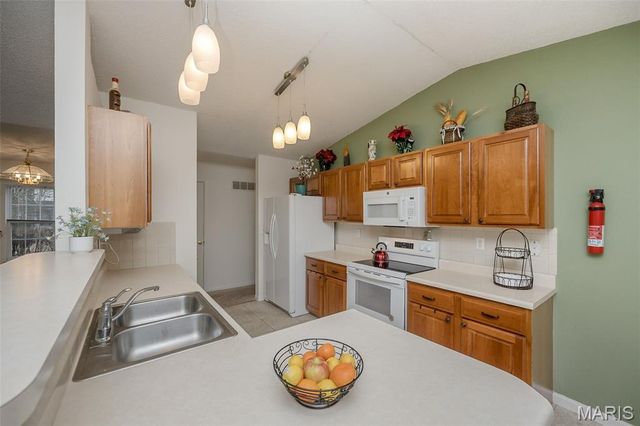 2211 Castlegate Drive, Imperial, MO 63052