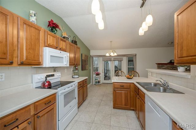 2211 Castlegate Drive, Imperial, MO 63052