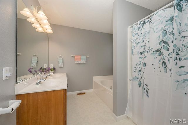 2211 Castlegate Drive, Imperial, MO 63052