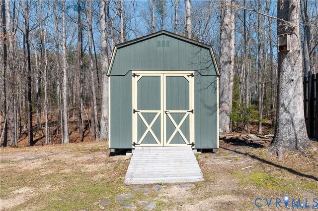 19620 Ahern Rd, Moseley, VA 23120