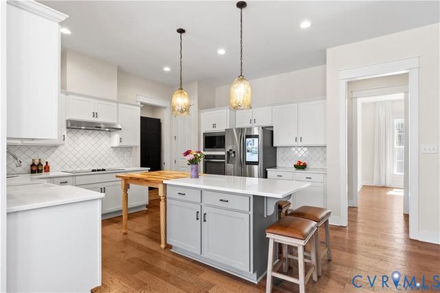 19620 Ahern Rd, Moseley, VA 23120