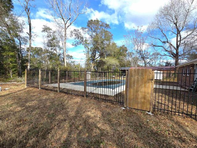 12112 NW SR 20 Road, Bristol, FL 32321