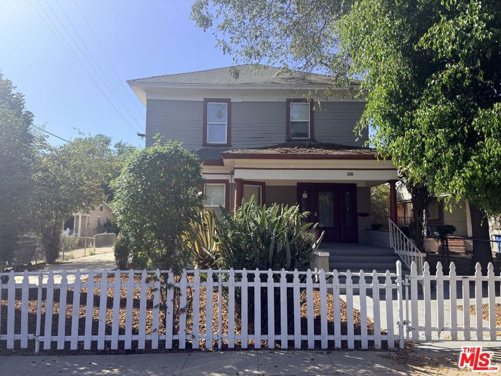 2909 S Catalina Street, Los Angeles, CA 90007 — exterior