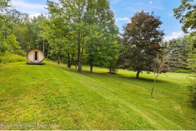 5 Link Road, Ghent, NY 12075
