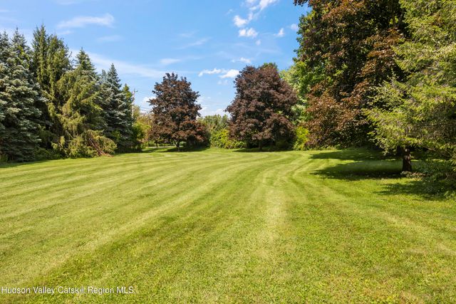 5 Link Road, Ghent, NY 12075