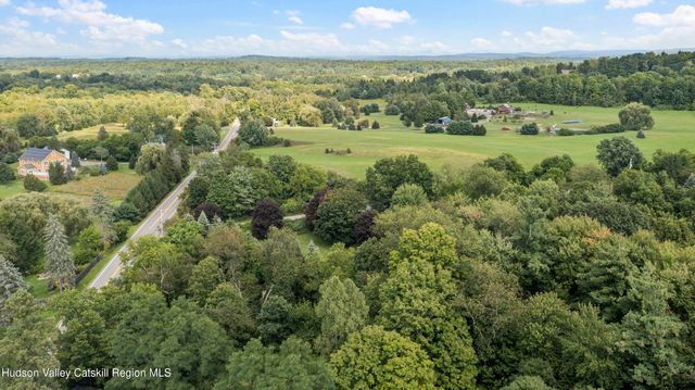 5 Link Road, Ghent, NY 12075