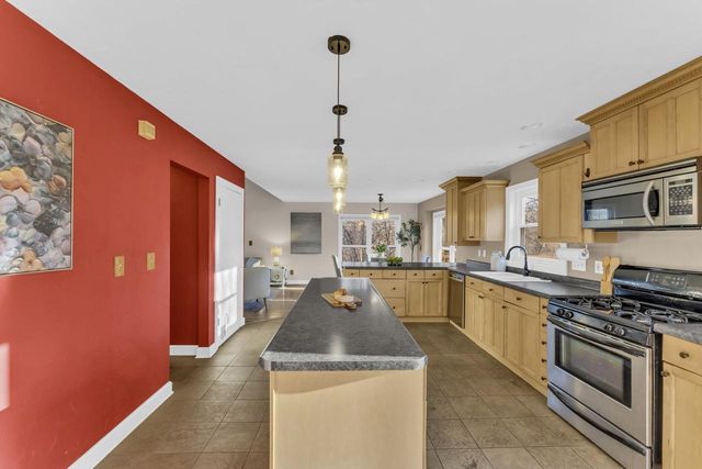 W313S6637 Spring DRIVE, Mukwonago, WI 53149