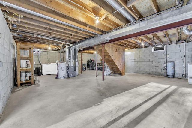 W313S6637 Spring DRIVE, Mukwonago, WI 53149