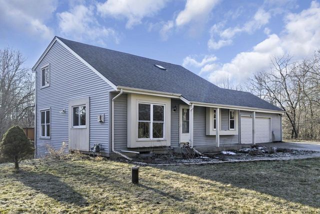 W313S6637 Spring DRIVE, Mukwonago, WI 53149