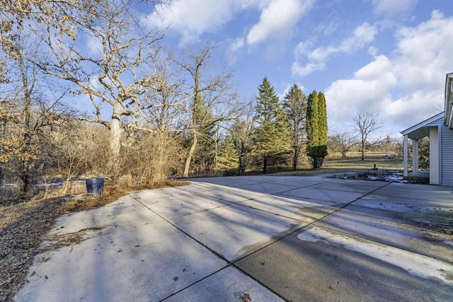 W313S6637 Spring DRIVE, Mukwonago, WI 53149