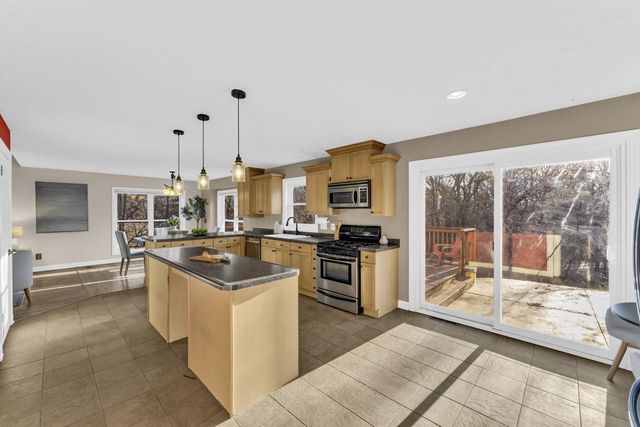 W313S6637 Spring DRIVE, Mukwonago, WI 53149