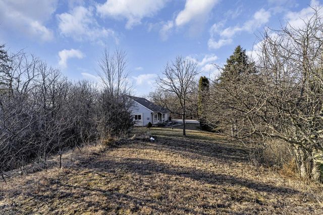 W313S6637 Spring DRIVE, Mukwonago, WI 53149