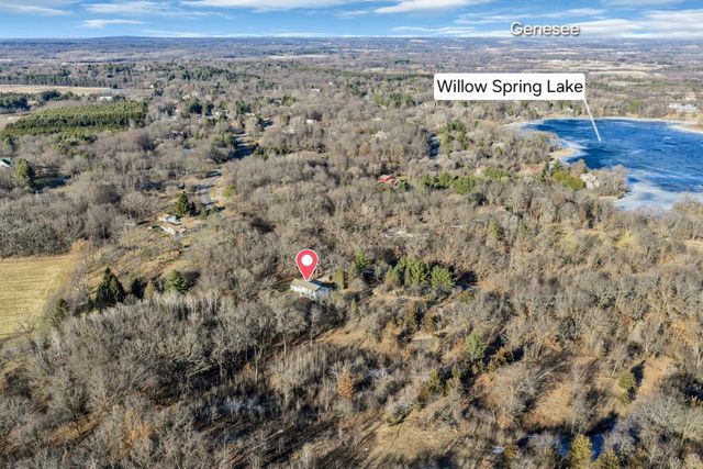 W313S6637 Spring DRIVE, Mukwonago, WI 53149