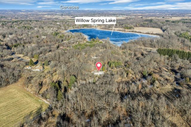 W313S6637 Spring DRIVE, Mukwonago, WI 53149