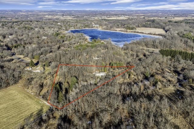 W313S6637 Spring DRIVE, Mukwonago, WI 53149