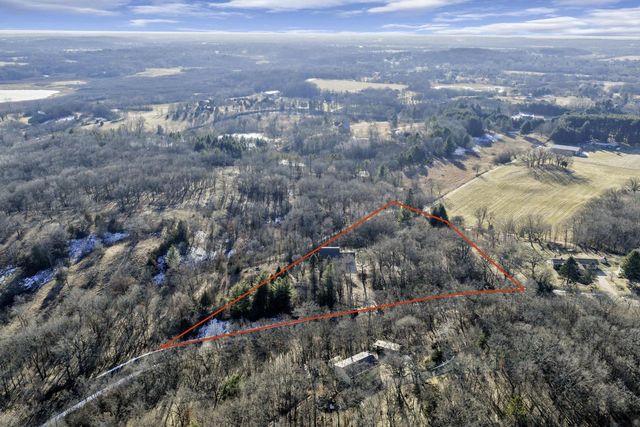 W313S6637 Spring DRIVE, Mukwonago, WI 53149