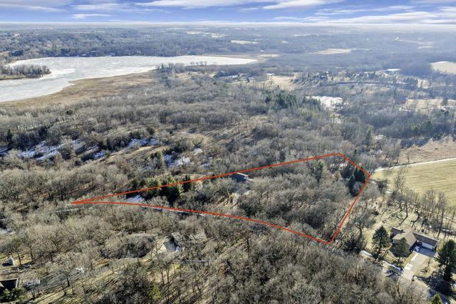 W313S6637 Spring DRIVE, Mukwonago, WI 53149