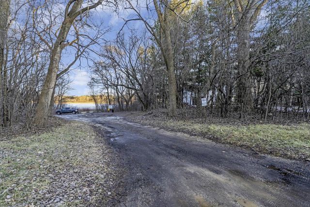 W313S6637 Spring DRIVE, Mukwonago, WI 53149