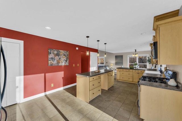 W313S6637 Spring DRIVE, Mukwonago, WI 53149