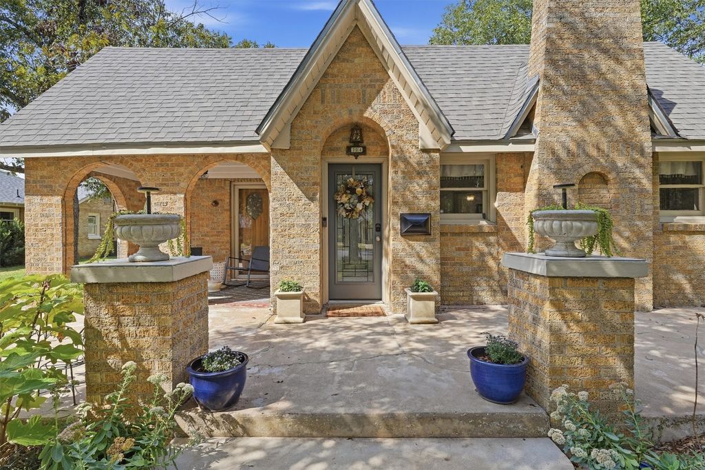 704 Forrest Avenue, Cleburne, TX 76033 — photo 4